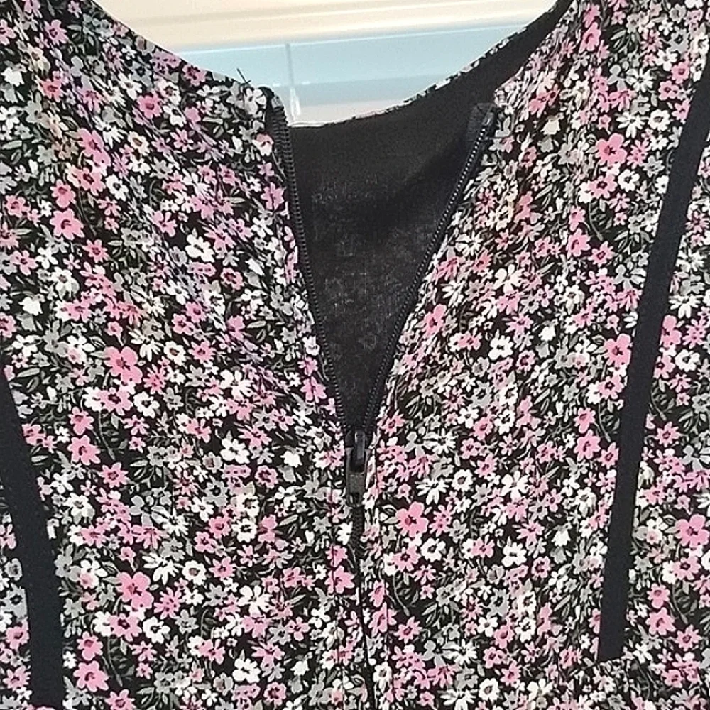 B. Smart Junior Floral Black and Pink Women's Dress, Size: 7, NWT